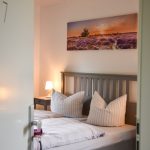 Helles Doppelzimmer in der Pension Auetal mit schönem Ausblick